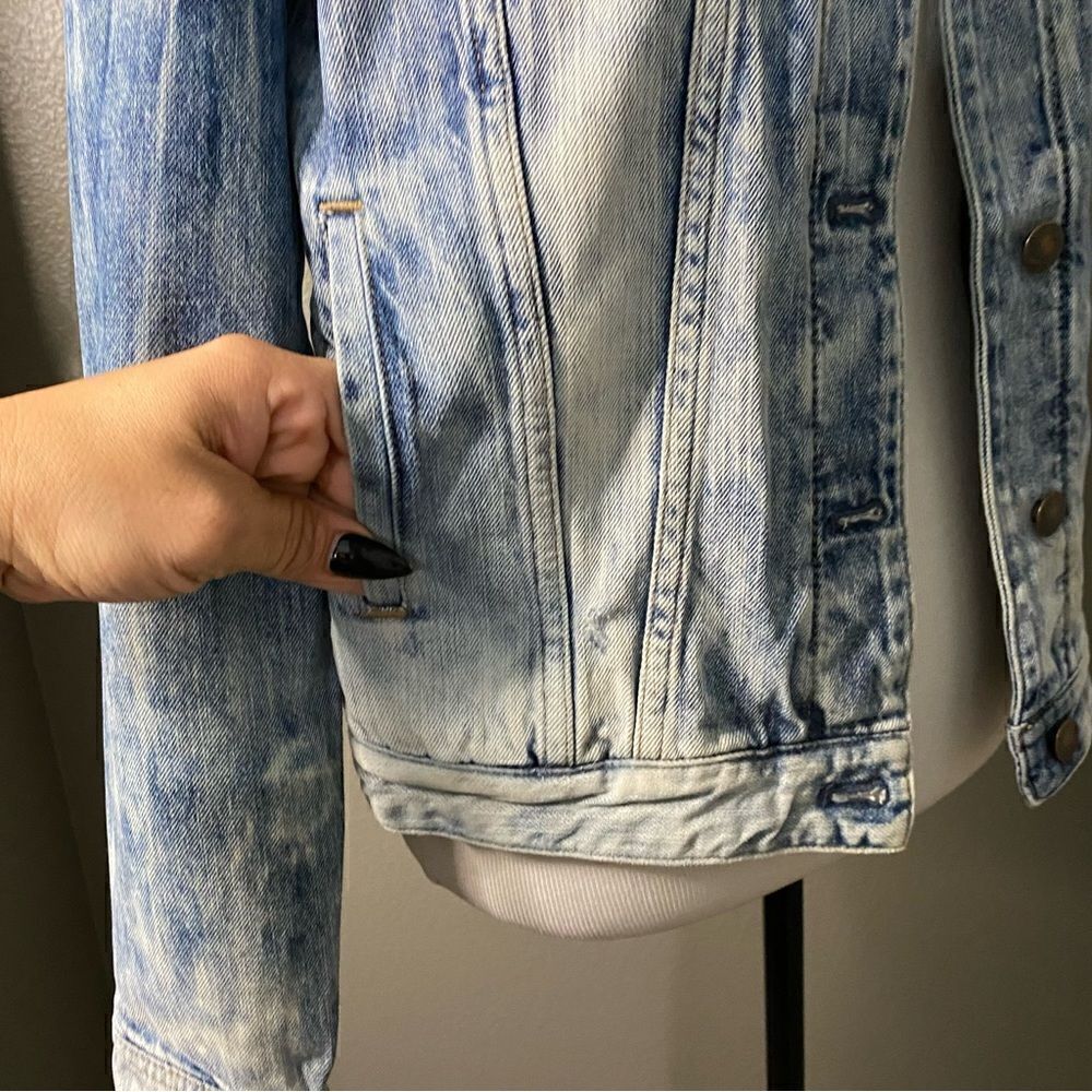 Express Jeans Distressed Denim Jacket Bleached - Picture 11 of 13